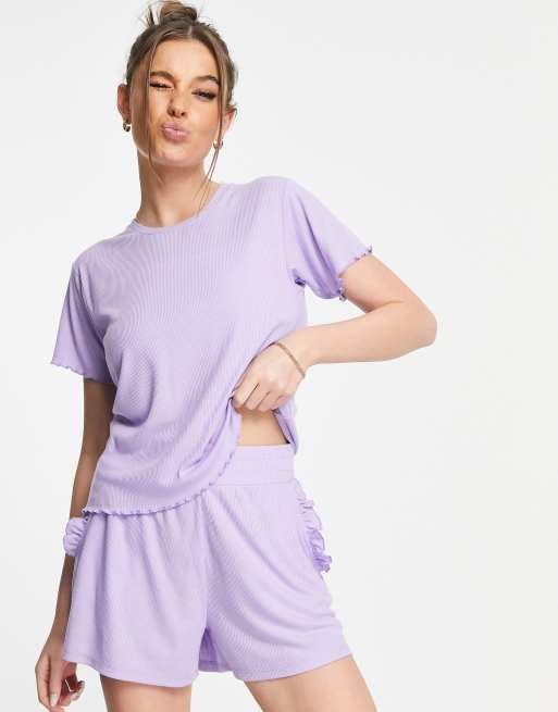 The Wellness Project - Pigiama con t-shirt e pantaloncini lilla testurizzato con volant, 3 di 4