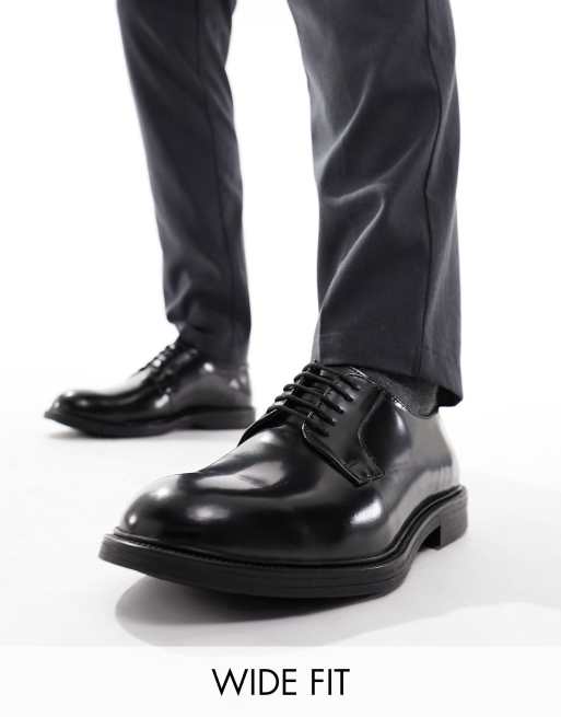 Thomas Crick - Lakleren schoenen met brede pasvorm en veters in zwart