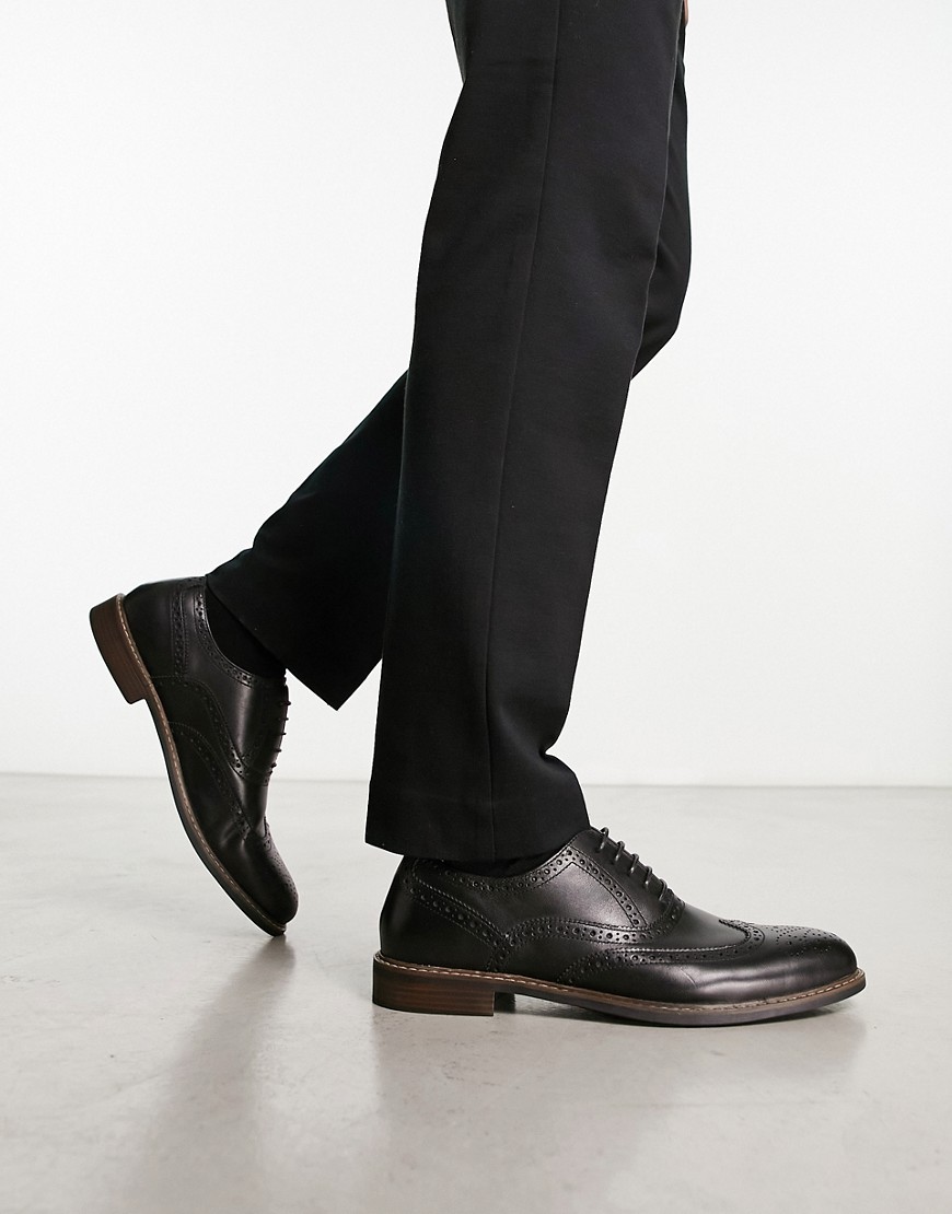 Thomas Crick Chiseled Toe Leather Brogues In Black
