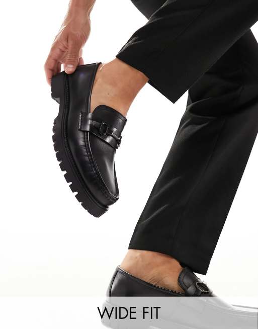 Thomas Crick - Leren loafers met brede pasvorm, dikke zool en trens in zwart