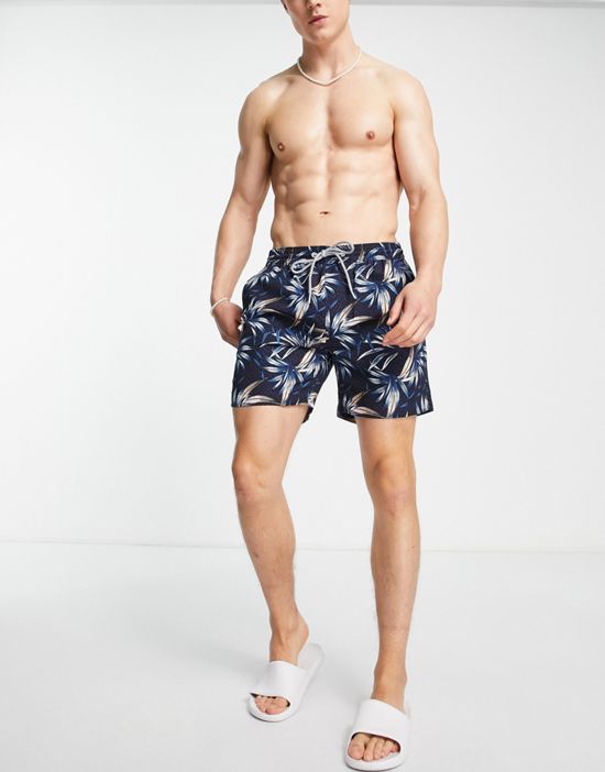 https://images.asos-media.com/products/threadbare-2-pack-swim-shorts-in-tropical-and-coral/202371192-4?$n_550w$&wid=550&fit=constrain