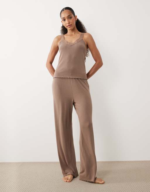 Threadbare - Ajourgebreide pyjamaset van hemdje en broek met geschulpte zoom in mokka, 4 van 4