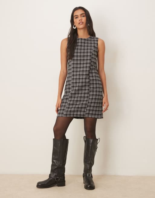 Threadbare – Ärmelloses Minikleid in Schwarz und Grau kariert, 2 von 4