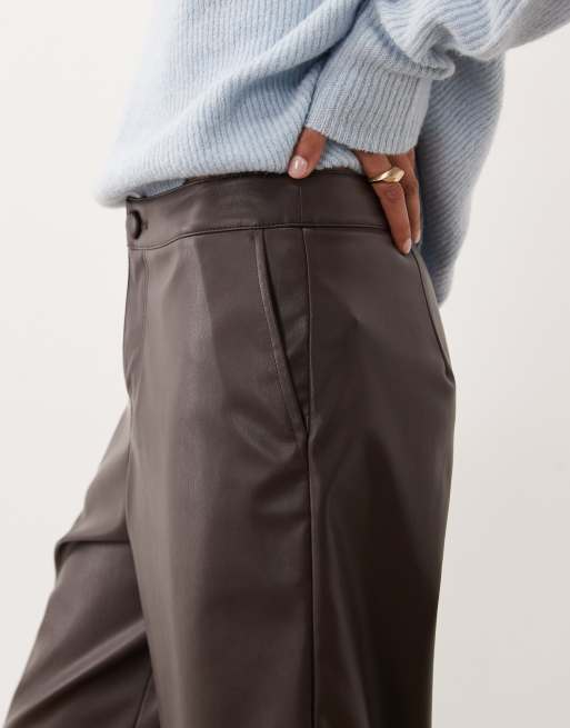 Threadbare - bermudas de sastre de piel sintética texturizada en chocolate, 5 de 5