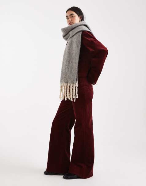 Threadbare blanket scarf in gray - view 1