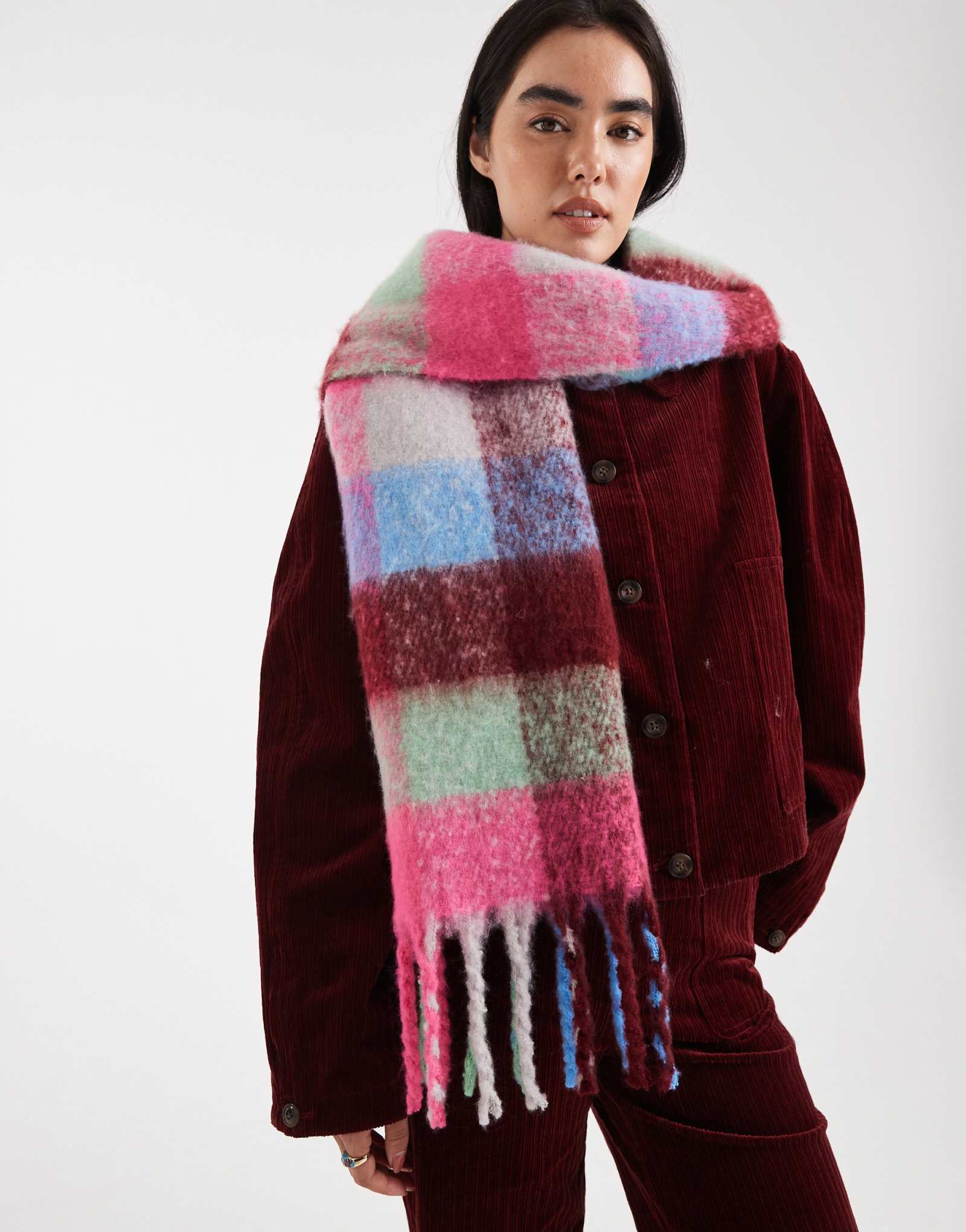 Поношенный шарф-одеяло с разноцветным принтом