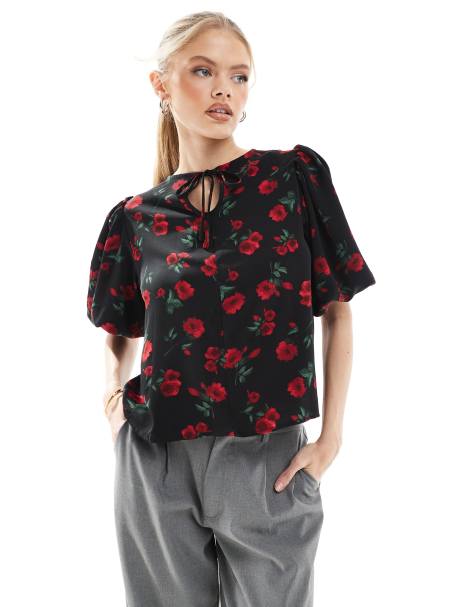 Threadbare - Blouse à fleurs rouges avec manches bouffantes - Noir - view 1