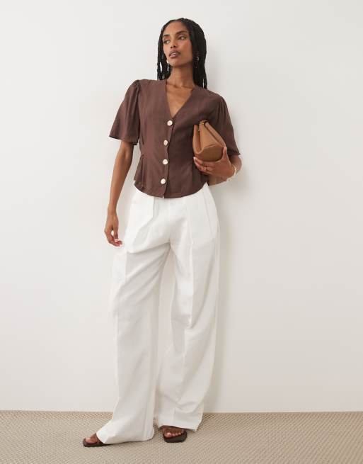 Threadbare Bluse mit V-Ausschnitt und Kontrastknöpfen in Schokobraun, 3 von 4