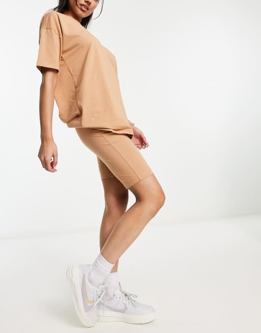 Threadbare - Chloe - Sandfarvet sæt med oversized T-shirt og shorts