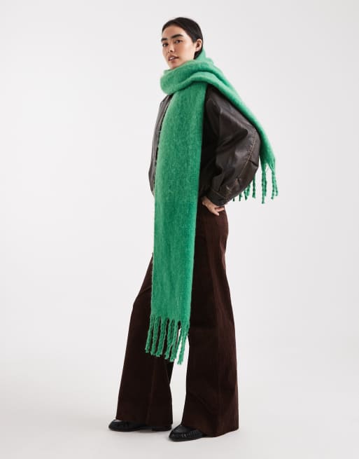 Threadbare chunky blanket scarf in green, 2 of 3
