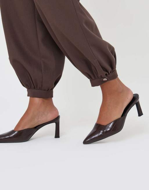 Threadbare Closed toe kitten heel in chocolate brown, 5 of 5