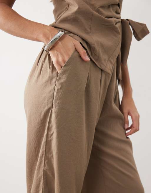 Threadbare Co-ord Hose mit Kellerfalte und weitem Bein in Taupe, 4 von 5