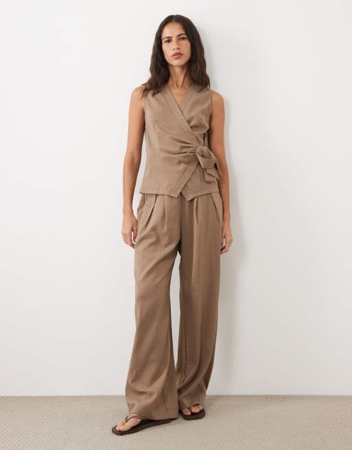 Threadbare co-ord overslaggilet in taupe, 2 van 4
