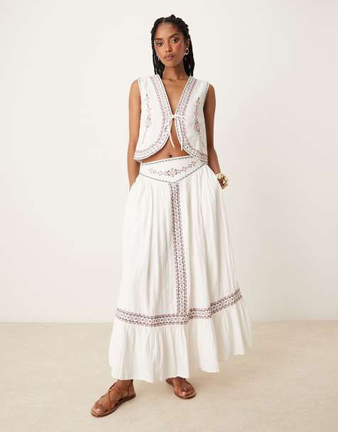 Threadbare cotton rich woven set with embroidery in cream - view 1