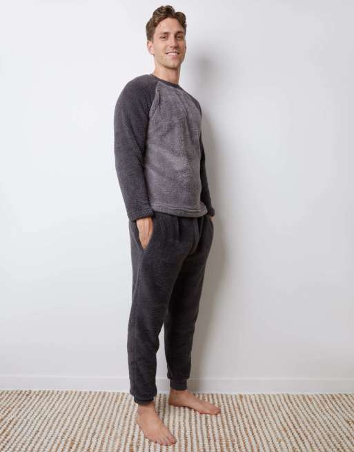 Threadbare 'cube' borg loungewear set in charcoal, 4 of 5
