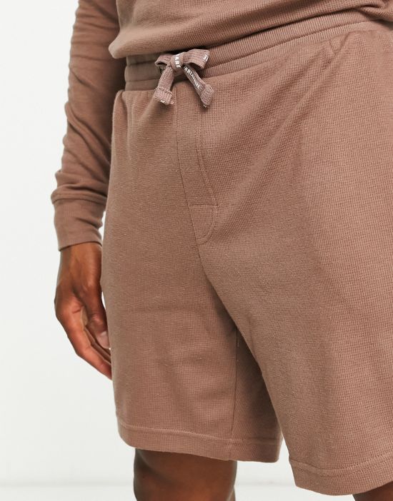 https://images.asos-media.com/products/threadbare-dante-waffle-short-lounge-set-in-deep-taupe/201607238-3?$n_550w$&wid=550&fit=constrain