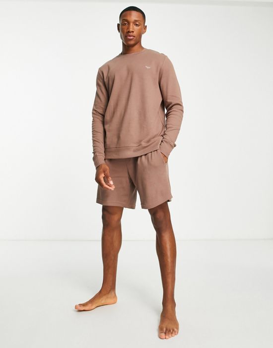 https://images.asos-media.com/products/threadbare-dante-waffle-short-lounge-set-in-deep-taupe/201607238-4?$n_550w$&wid=550&fit=constrain