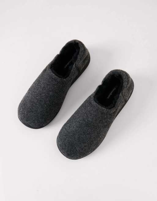 Threadbare Elasticated faux fur lined slippers in charcoal grey, 2 of 5