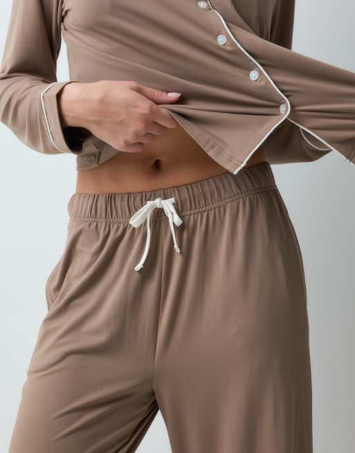 Threadbare ensemble de pyjama boutonné tout doux en brun moka avec liserés blancs contrastants, 3 de 4