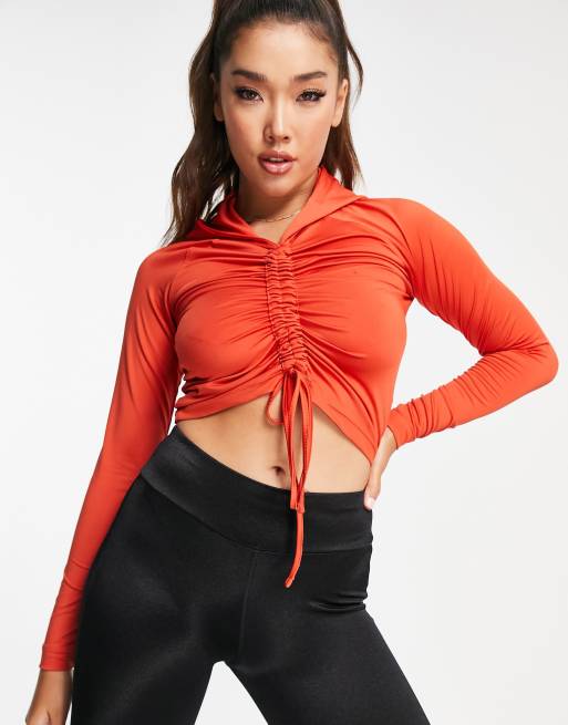Threadbare Fitness – Kurzes Sportkapuzenpullover mit Raffung vorne in Zimtbraun