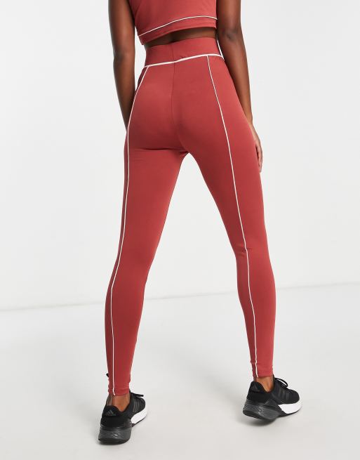 Ensemble avec sweat et legging à coutures contrastantes