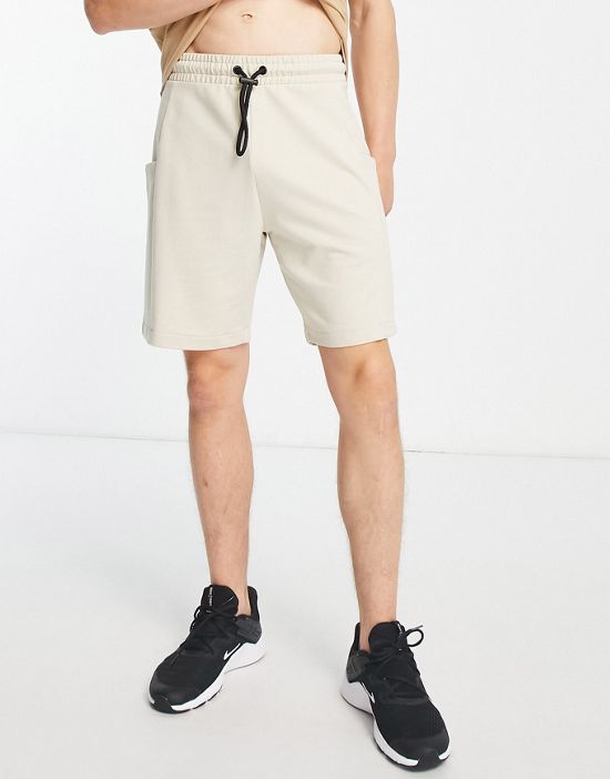 https://images.asos-media.com/products/threadbare-fitness-oversized-training-shorts-in-sand-smoke/202212052-3?$n_550w$&wid=550&fit=constrain