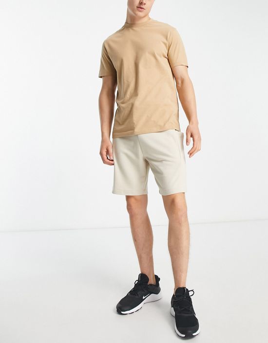 https://images.asos-media.com/products/threadbare-fitness-oversized-training-shorts-in-sand-smoke/202212052-4?$n_550w$&wid=550&fit=constrain