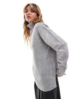 Threadbare - Flauschiger Oversize-Pullover in Grau mit Rollkragen