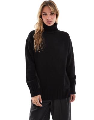 Threadbare - Flauschiger Oversize-Pullover in Schwarz mit Rollkragen