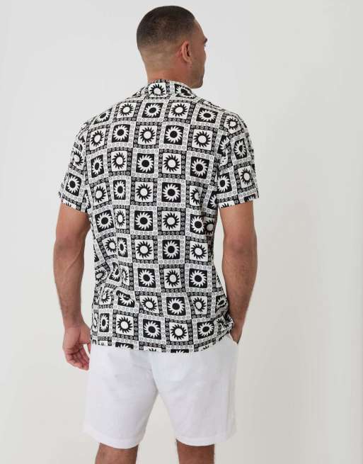 Threadbare Geometric sun print short sleeve shirt in black, 2 of 4
