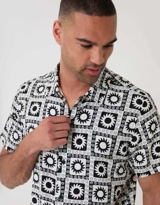Threadbare Geometric sun print short sleeve shirt in black, 3 of 4