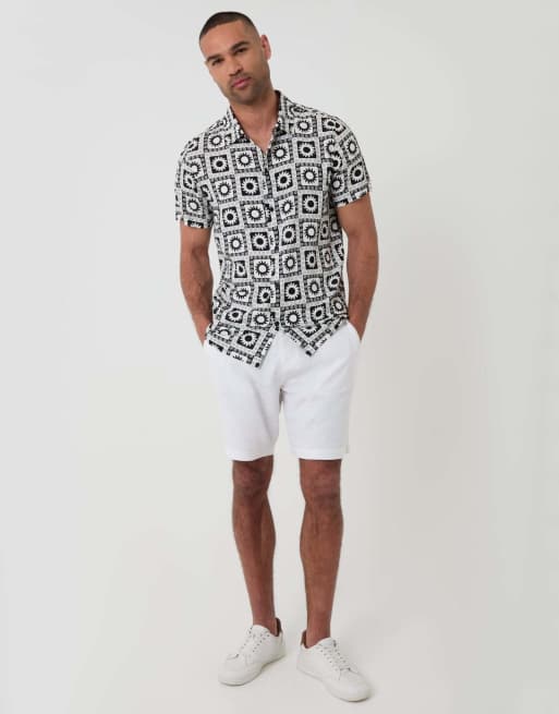 Threadbare Geometric sun print short sleeve shirt in black, 4 of 4