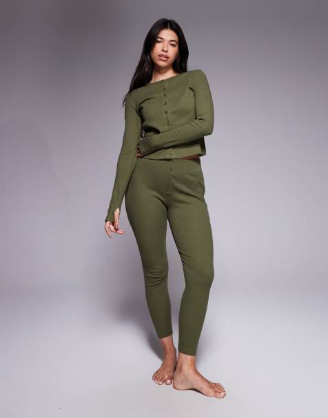 Threadbare – Geripptes Loungewear-Set in Khaki mit langärmligem Oberteil mit Knopfleiste - view 1