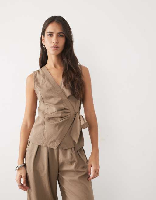 Threadbare co-ord wide leg trouser and waistcoat in taupe, 2 di 3