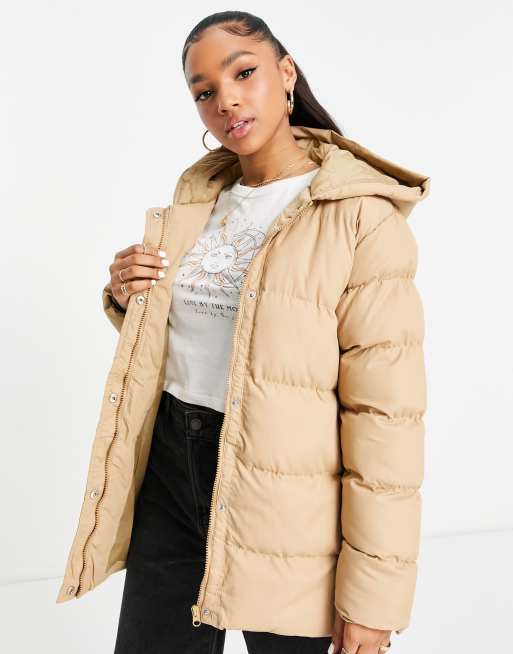 Medium length puffer outlet jacket