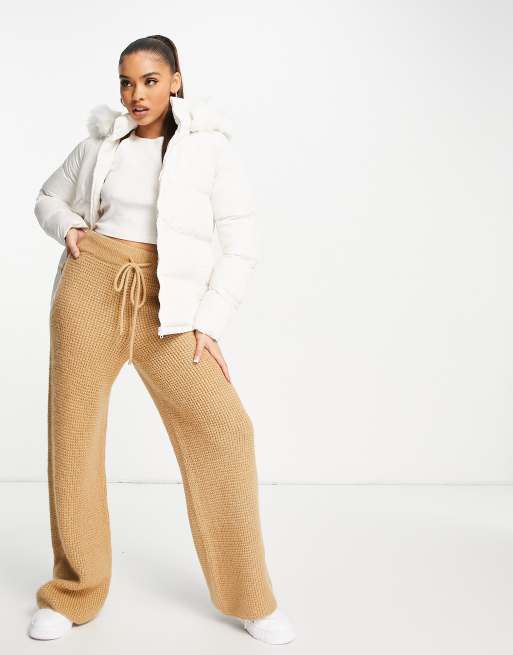 Threadbare – Holly – Vit pufferjacka med fuskpälskantad huva