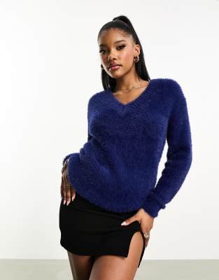 Threadbare - Ivy - Flauschiger Oversize-Pullover in Marineblau mit V-Ausschnitt