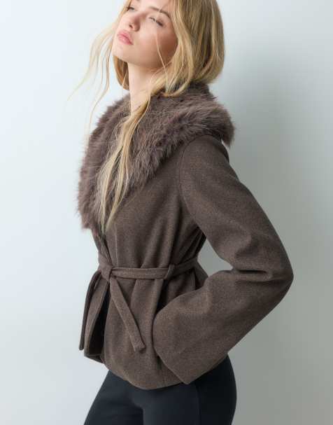 Threadbare Jacke in Wolloptik mit Gürtel und Faux-Fur-Kragen in Schokobraun - view 1