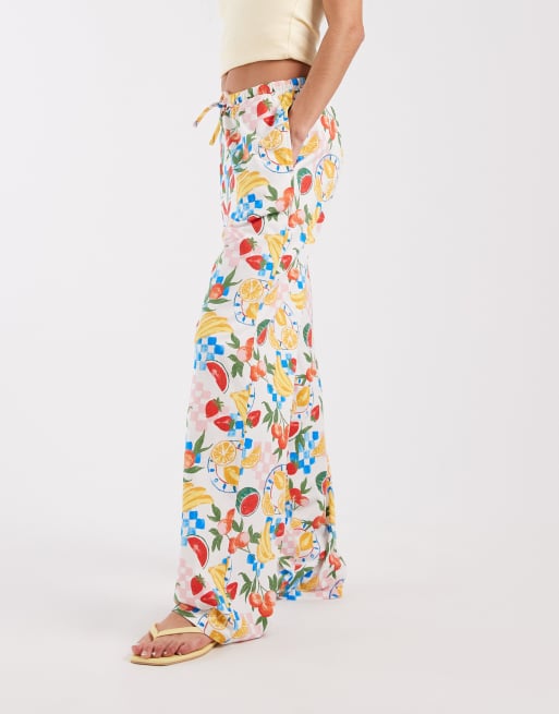 Threadbare - Jersey broek met elastische taille en trekkoord in fruitprint, 2 van 5