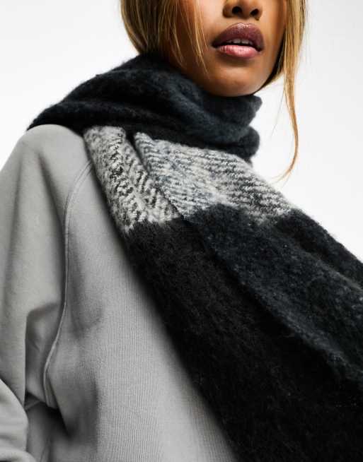 Threadbare knitted scarf in navy check | ASOS