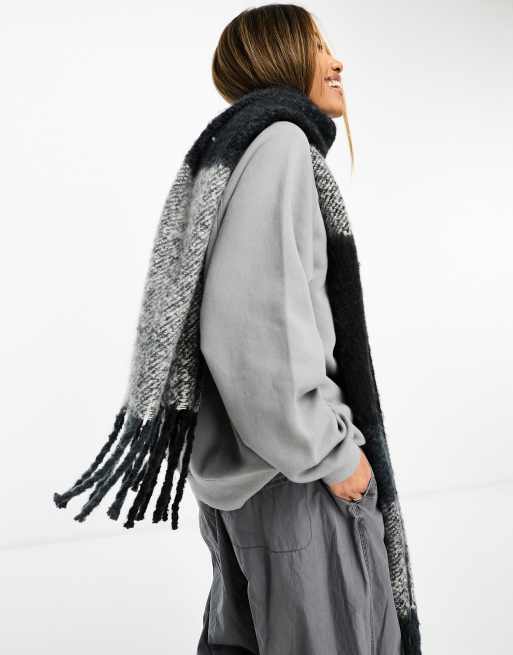 Threadbare knitted scarf in navy check | ASOS