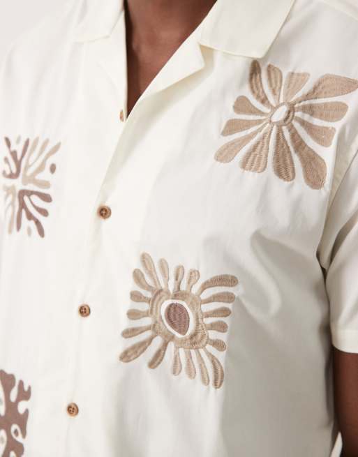 Threadbare – Kurzärmliges Hemd in Ecru mit aufgesticktem Korallenmotiven, 2 von 5