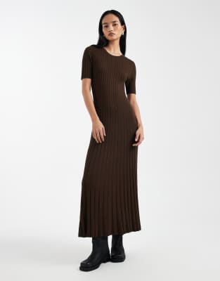 Threadbare - Kurzärmliges Maxi-Strickkleid in Schokobraun-Brown