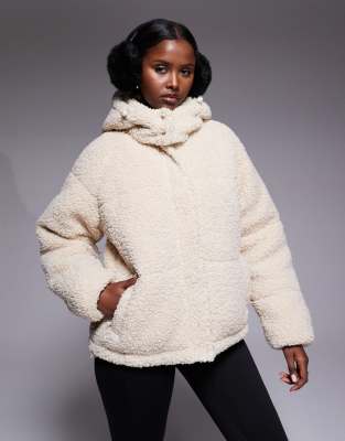 Threadbare - Kurze Ski-Steppjacke aus Teddyfell in Creme mit Kapuze-Weiß