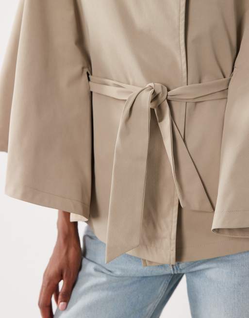 Threadbare – Kurze Trenchjacke in Steinbeige mit Stehkragen, Cape-Detail und Bindegürtel, 3 von 4
