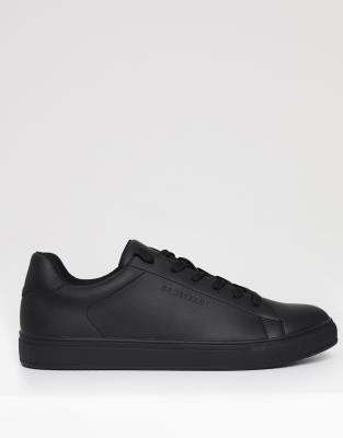 Lace up court trainers 