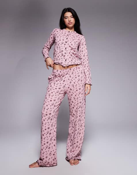 Threadbare – Langärmliger Pyjama in Feige mit Knopfleiste und Ski-Printmuster - view 1