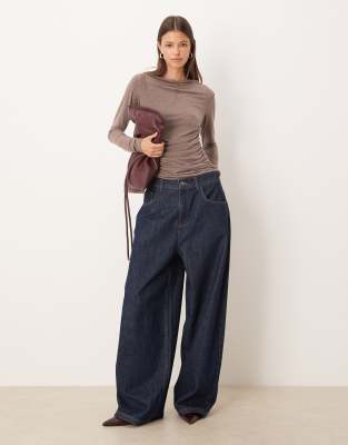 Threadbare - Langärmliges Jersey-Oberteil in Braun mit U-Boot-Ausschnitt und Drapierung vorne-Brown