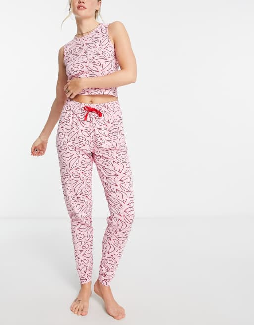 Threadbare - Lange pyjamaset met crop cami en lippenprint in roze