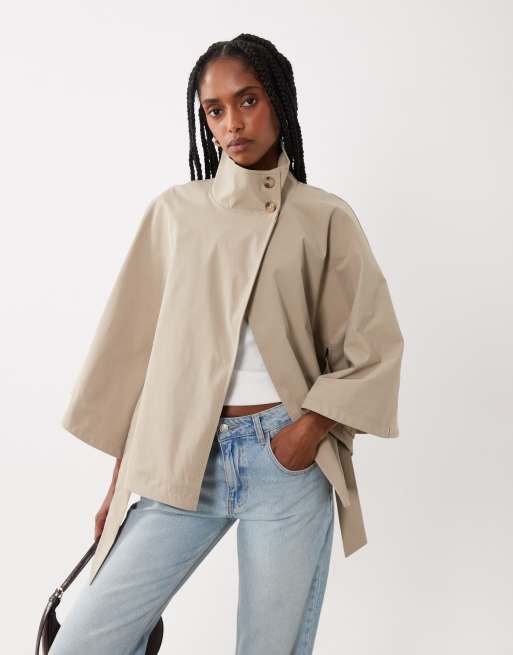 Threadbare – Ljusbeige, kort trenchcoat med cape, ståkrage och skärp, 2 av 4